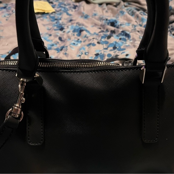 Vintage Limited Edition Guess Purse - Picture 9 of 16